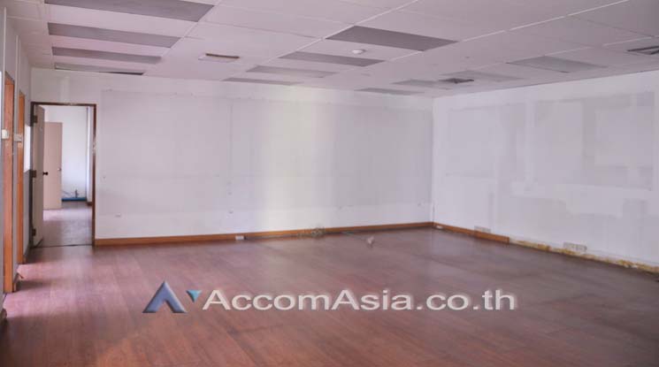 5  Apartment For Rent in Sukhumvit ,Bangkok BTS Nana at Perfect for Pet lovers Apartment, near NIST Intl AA10559